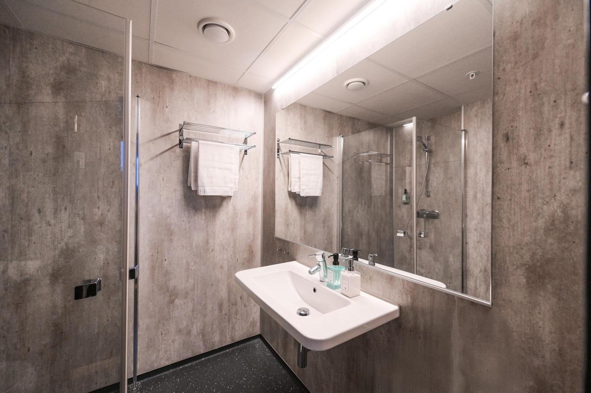Svalbard Hotell | The Vault Longyearbyen Exteriör bild